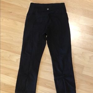 Black Lululemon cropped leggings
